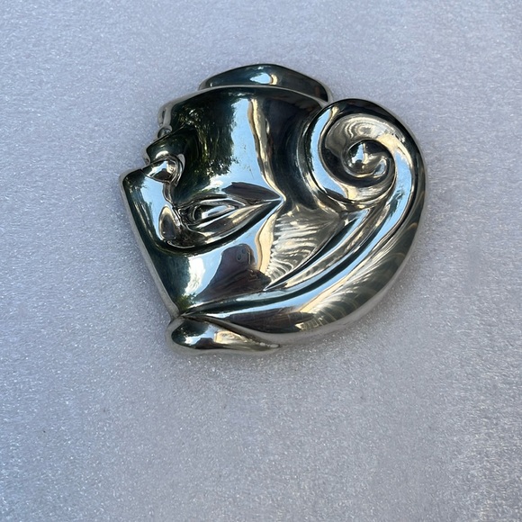 Patricia Von Musulin collectible preloved vintage silver iconic signed face Pin - Picture 3 of 16